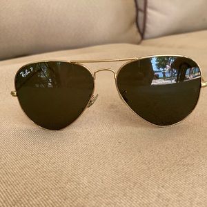 Gold aviator Ray Ban.